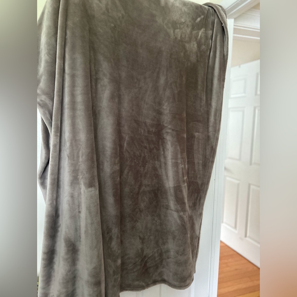 Brooks Brothers PlushKing size Throw Blanket